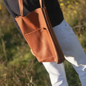 Alternative view of Handbag, tote bag, in leather, cognac color